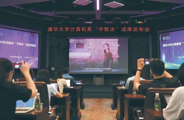 清华大学虚拟学生华智冰正脸弹唱视频走红 神似实人引网友惊讶