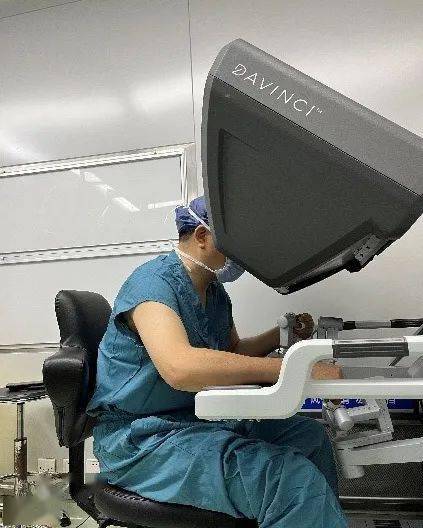 直播机器人
:走近“云端”的手术直播间——杭州市第一人民医院达芬奇机器人手术直播正式开播<strong></p>
<p>直播机器人
</strong>！