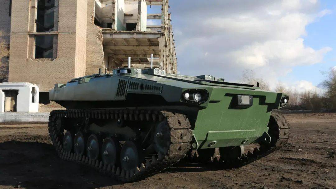 直播机器人
:俄罗斯将派战斗机器人应对美西方主战坦克