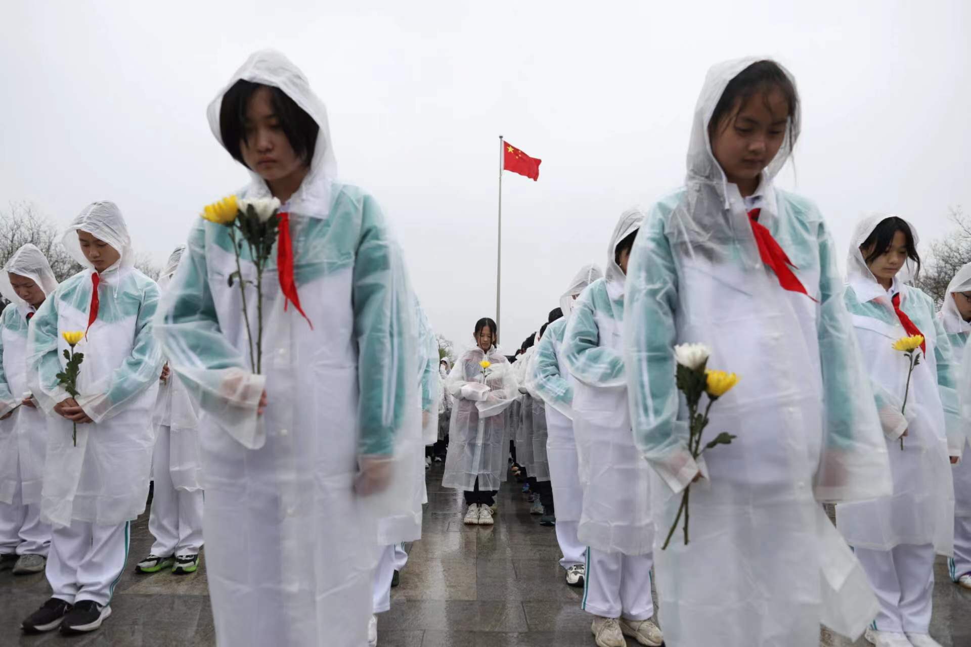 快手云蹦迪
:“清明节的铭记”主题教育系列活动启动仪式在抗战馆举行
