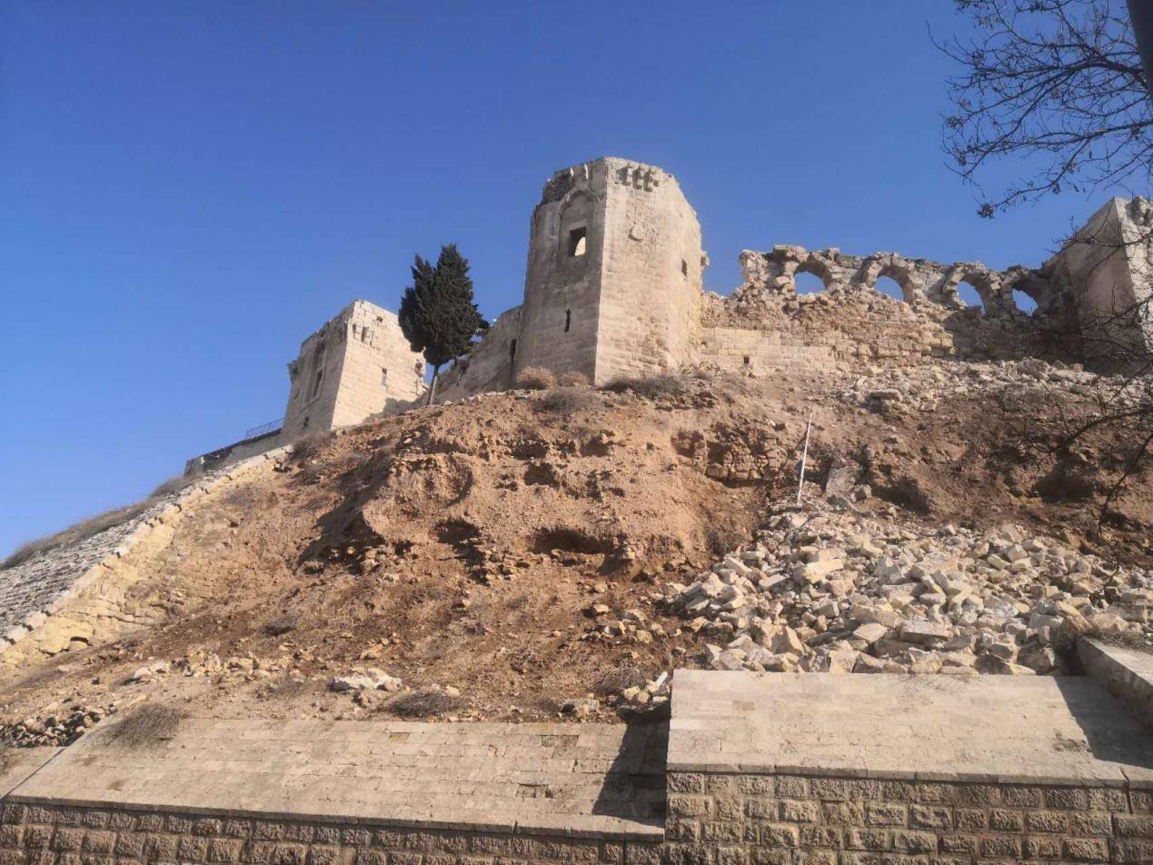 摧毁城堡
:特写｜土叙边境的“马赛克”：在破碎古迹中抢救文化符号