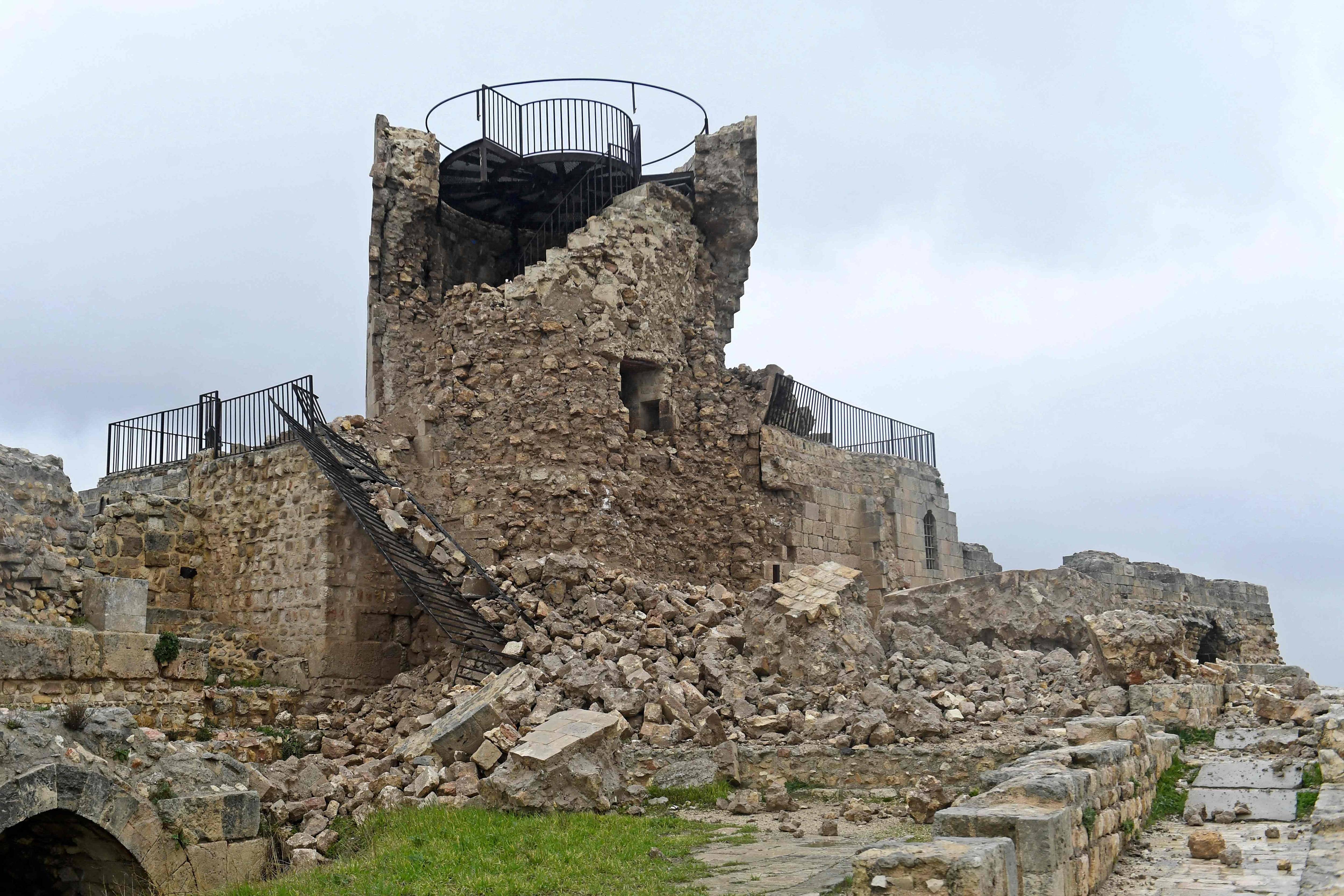 摧毁城堡
:强震损毁诸多古迹，首要任务是防止进一步破坏