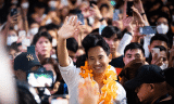 愿望对决
:刚刚，42岁的他宣布赢得泰国大选！