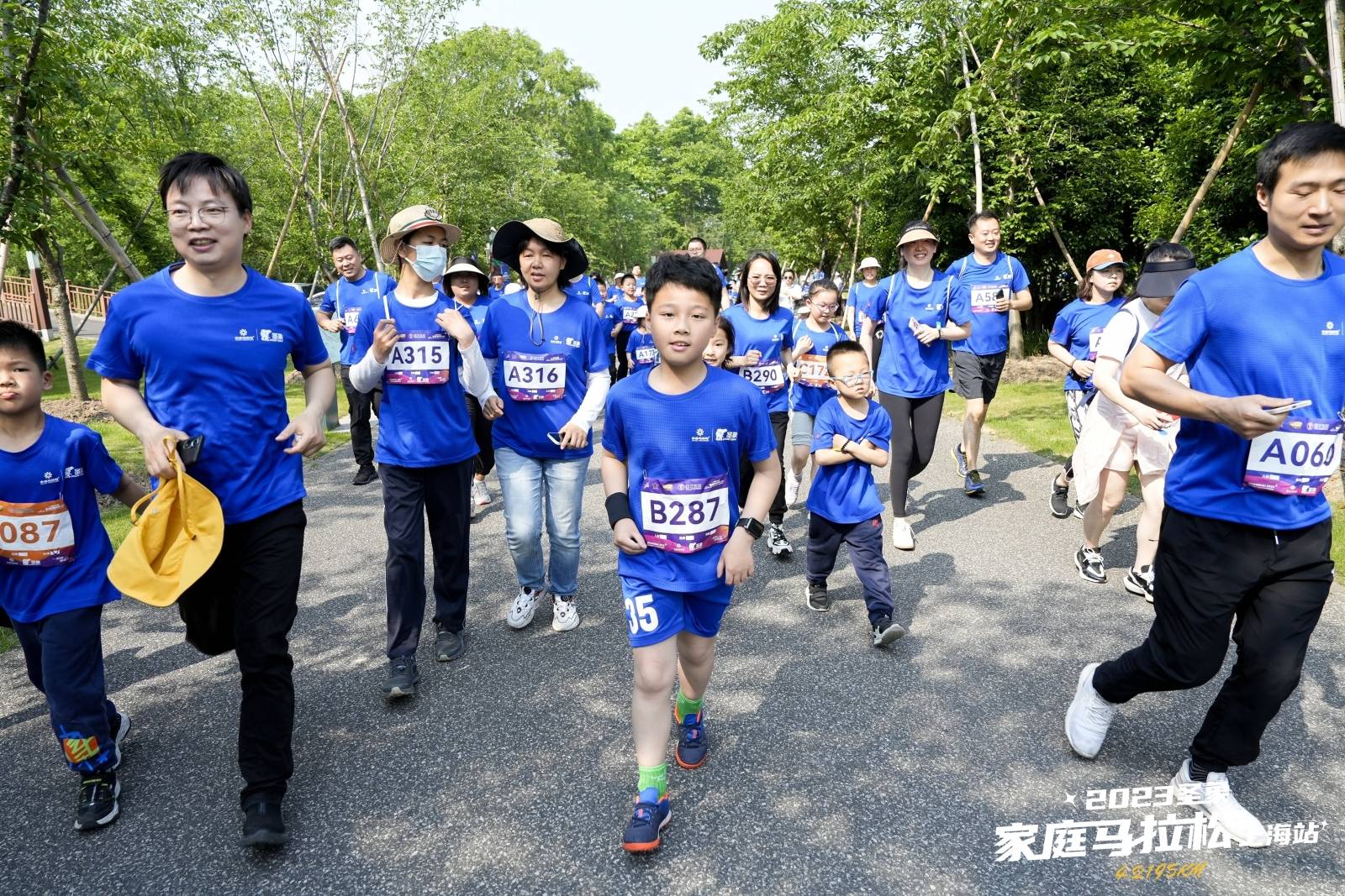 知识马拉松
:800组家庭齐聚顾村公园，圣象家庭马拉松上海站开赛