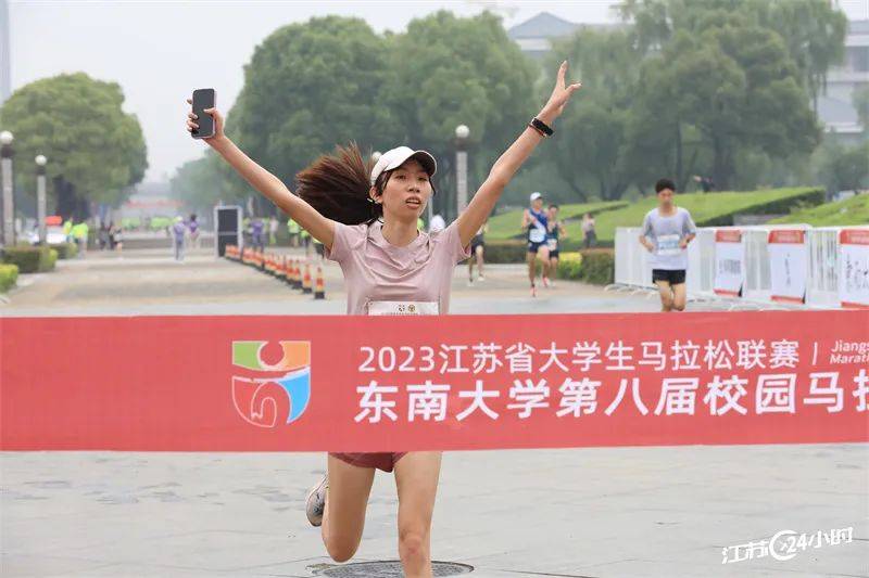 知识马拉松
:江苏24小时·滚动推送|南京市：奥体中心举行第六届体育健身嘉年华