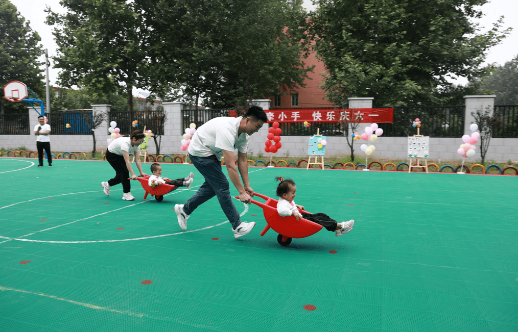 抖音互动亲子游戏
:唐庄镇公办中心幼儿园开展庆“六一”活动