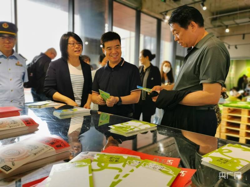 抖音外展展开式互动游戏设计创意
:主题桌游、绘本阅读……北京石景山区“护苗一起来”沉浸式互动体验展开展