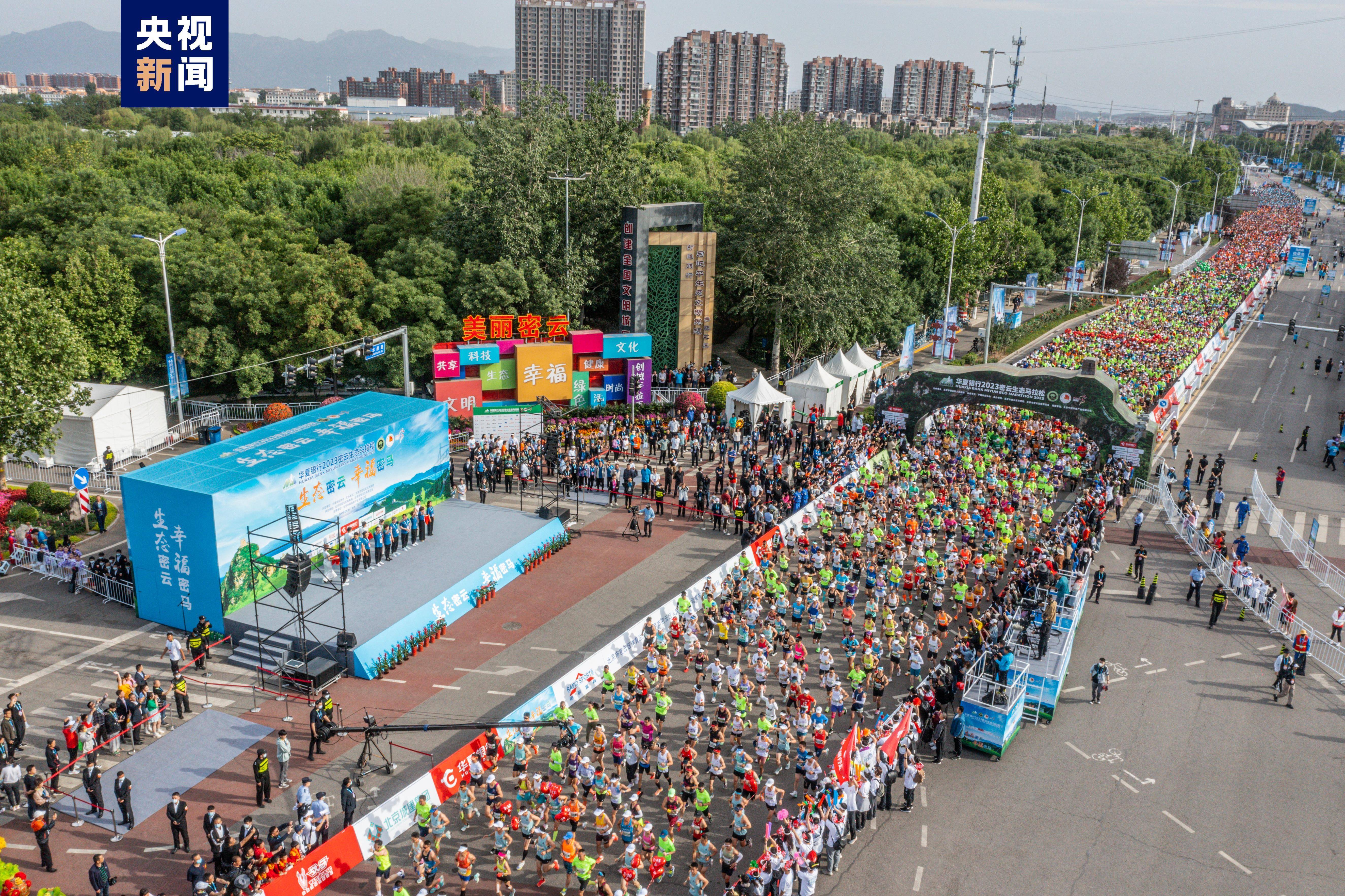 森林马拉松
:奔跑吧！今天，北京有两场马拉松比赛，欢乐直击——