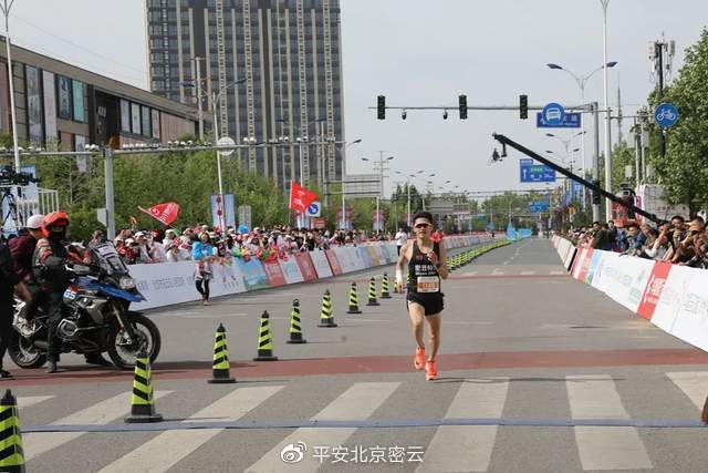 森林马拉松
:奔跑吧！今天<strong></p>
<p>森林马拉松
</strong>，北京有话术两场马拉松比赛作文奔跑，欢乐直击——