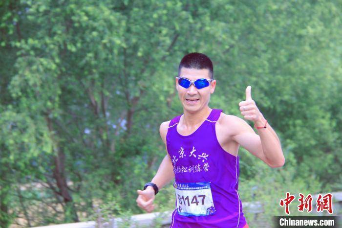 森林马拉松
:天然氧吧中开跑 第二届京津冀青龙湾森林半程马拉松天津开赛