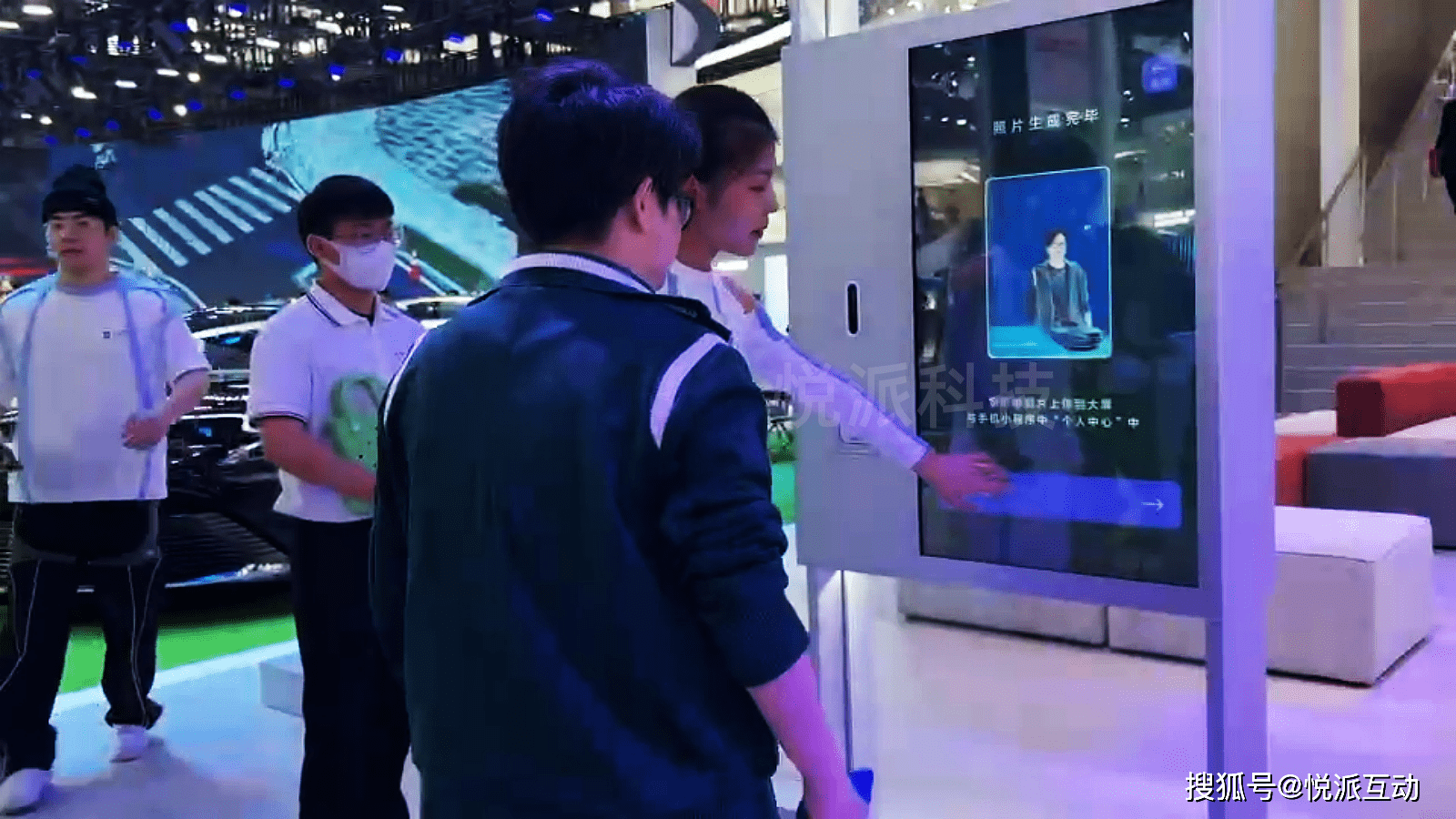 抖音真的互动游戏互动装置北京广告真的激活
:车展创意互动游戏装置激活潮流数字化展台
